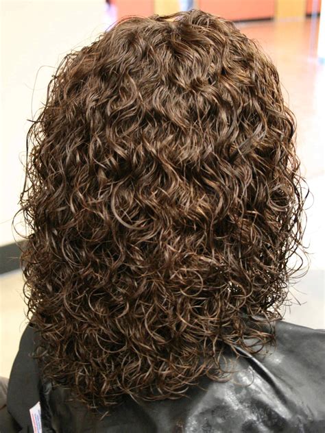 shoulder length spiral perm hairstyle photo