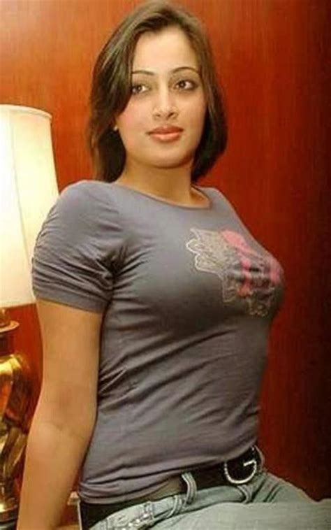 indian hostel girls hot n cute indian girls hot boobs show off in t shirt