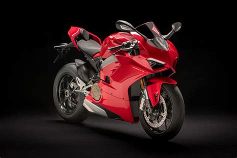 ducati panigale  guide total motorcycle