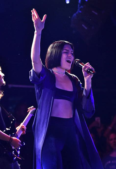 Jessie J Songs Overshadowed By Mega Cleavage On Stage Daily Star