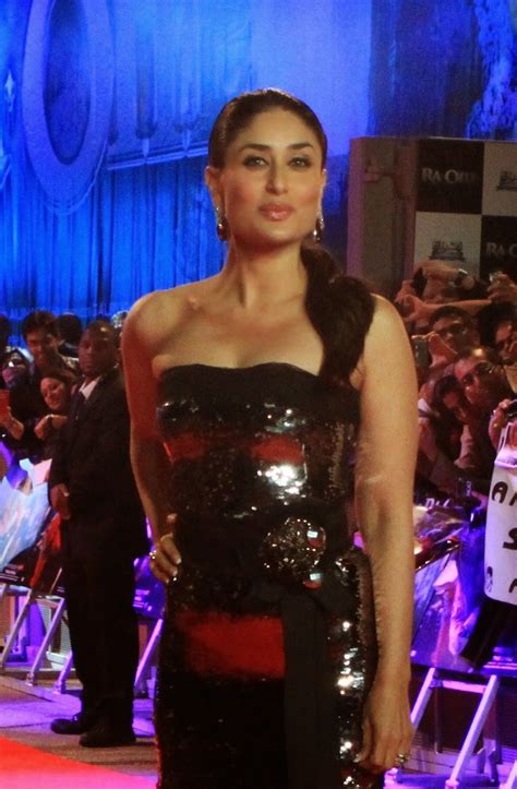 high quality bollywood celebrity pictures kareena kapoor super sexy cleavage show in black