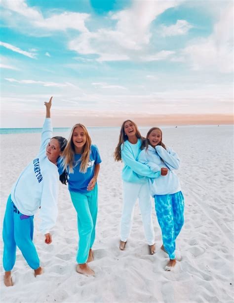 beachyyystyle in 2020 friend photoshoot cute friend pictures best