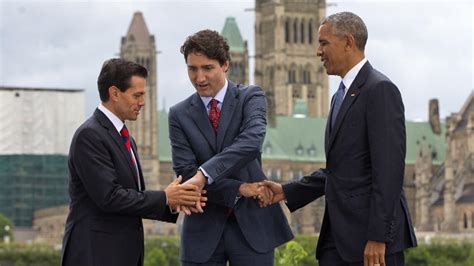 awkward   handshake  obama todaycom