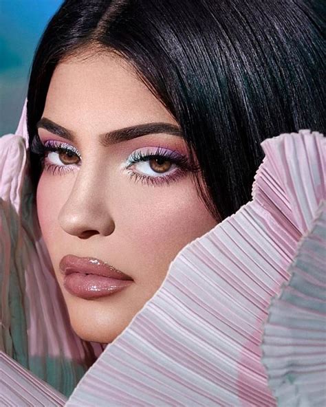 Lakukan Pemotretan Pakai Hijab Kylie Jenner Hujan Kritikan Warganet