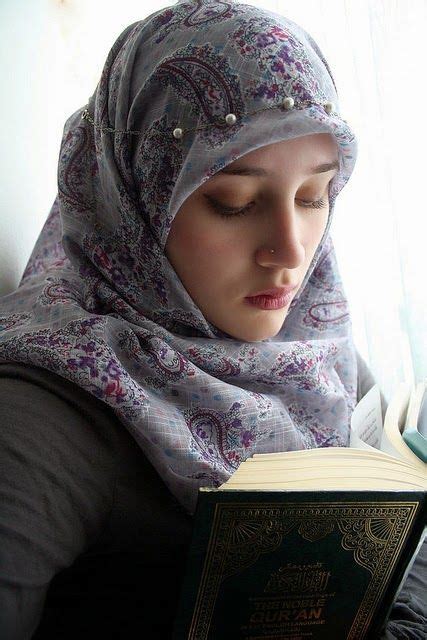reading the qur an muslim hijab girl hijab hijab fashion