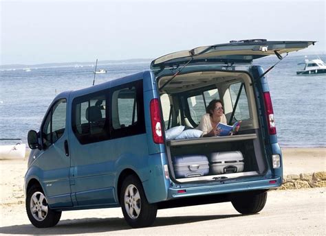 renault trafic minivan mpv   reviews technical data prices