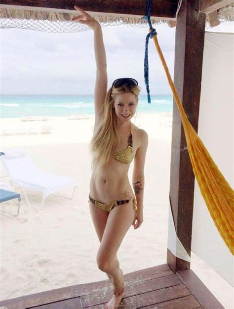 avril lavigne nude in leaked porn and private pics scandal planet