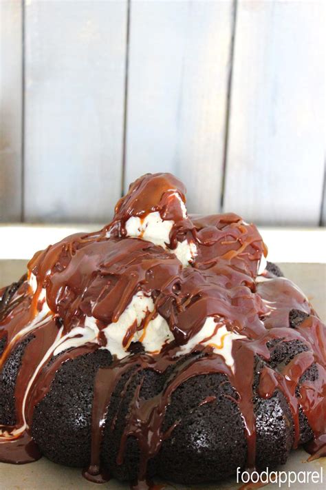 giant lava molten chocolate cake recipe food apparel pharmakon dergi