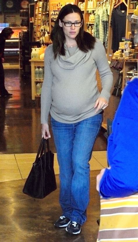 pregnant jennifer garner ran errands in la pregnant