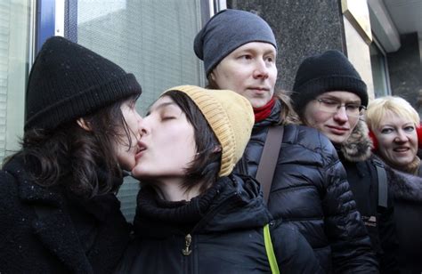 russia anti gay ban approved amid arrests and scuffles [slideshow]