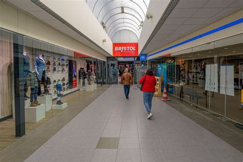 mijlpaal geen leegstand meer  winkelcentrum de wagenhoek  oudenbosch roosendaal
