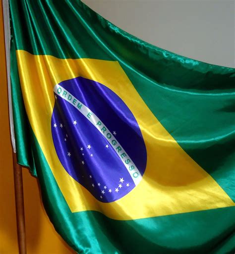 Bandeira Oficial Do Brasil Em Cetim Tam 90x129cm R