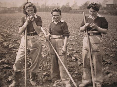 Land Girls 1942 Near Scarborough © Fred Lowe Geograph Britain And