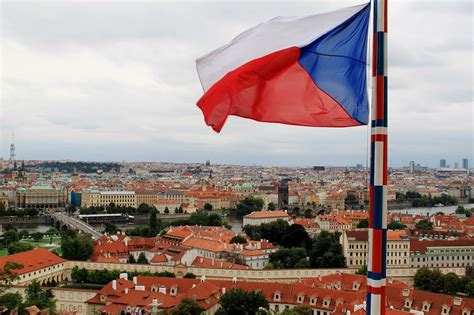 la republica checa  otros  paises  decidieron cambiarse de nombre