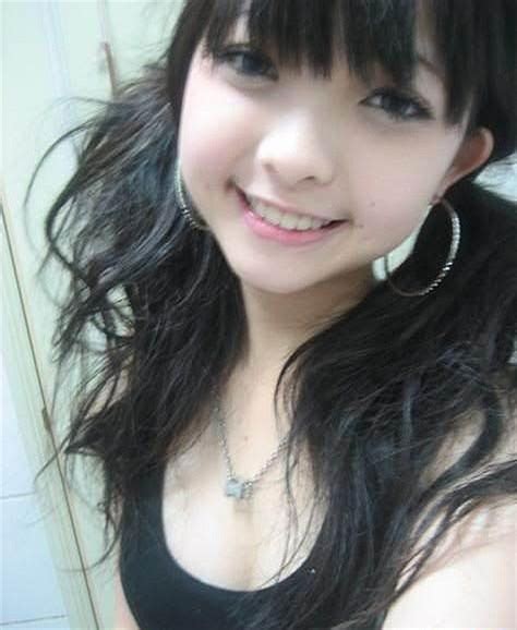 kr 중국 인형 소녀 화장 속옷 셀카… 막나가는 중학생