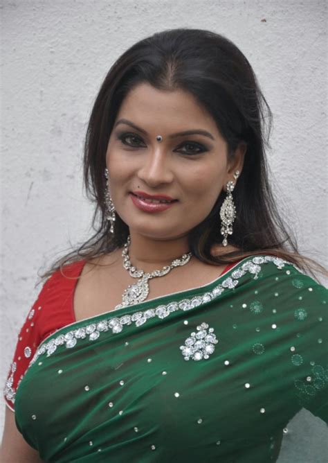 Tamil Actress Hd Wallpapers Tamil Actress Kumtaj Latest Hot Green