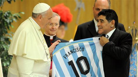 la razon por la  el papa francisco argentino  futbolero podria  ver la final del mundial