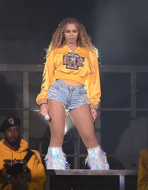 beyonce performs at the 2018 coachella valley music and