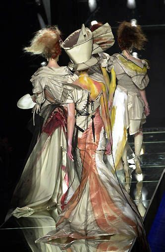 2000 galliano 4 dior couture show dior fashion