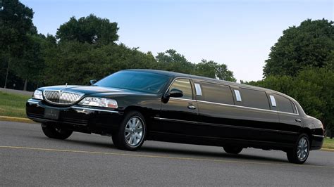 lincoln town cars    limos