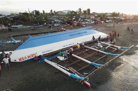 newly refurbished gem ver  fishing boat damaged   occidental mindoro cebu daily news