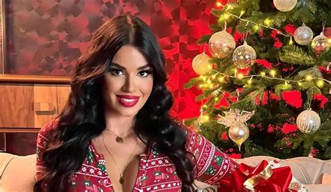 صور ملكة جمال كرواتيا إيفانا نول ivana knöll تحتفل بالكريسماس