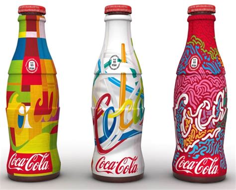 la bottiglia della coca cola compie 100 anni primopiano ansa it
