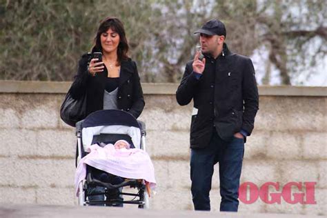 Parrucchiere luca moda capelli di floris gianluca, 1/a, via monte sabotino, parrucchieri per uomo cagliari info e contatti: Checco Zalone si gode il successo in famiglia: eccolo con la compagna