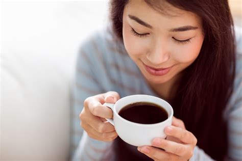 people  drink coffee tend    longer life earthcom