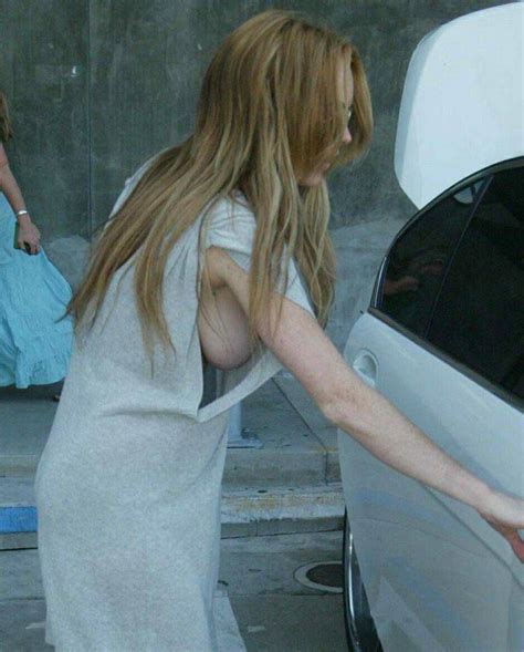 lindsay lohan side boob pictures show her full nude breast