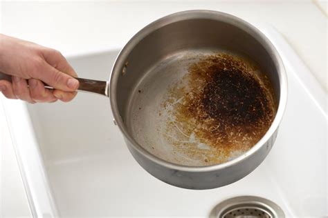 ways  clean  scorched pan kitchn