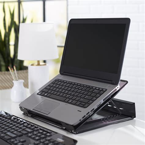 amazon basics laptopstaender belueftet hoehenverstellbar mit kabelfuehrung produktplatzde