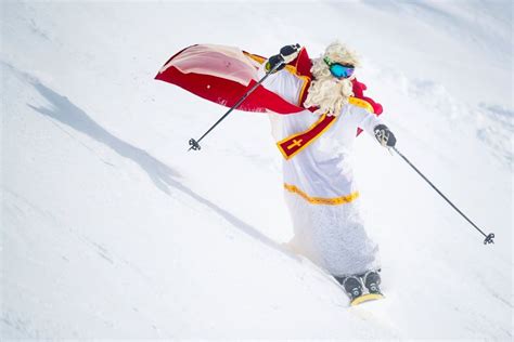 Foto S Meer Dan 2 600 Skiënde Kerstmannen Openen Skiseizoen Verbier