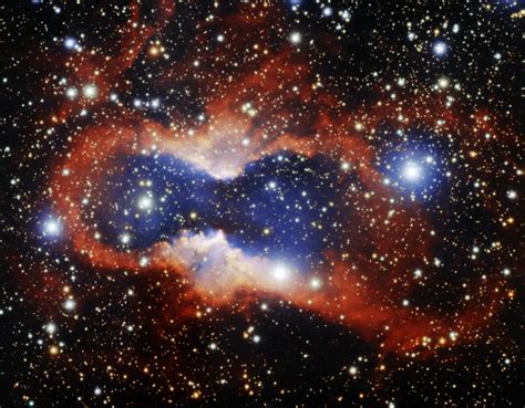 celestial hourglass exquisite planetary nebula captured  gemini