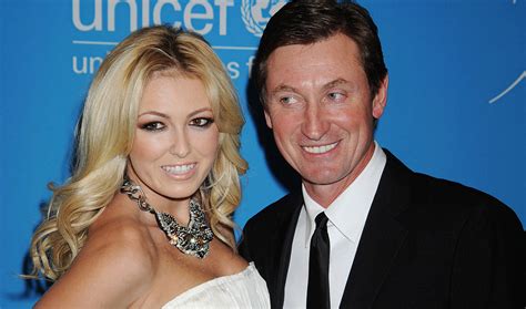 wayne gretzky reportedly    mortified   daughter paulinas sexy instagram pics