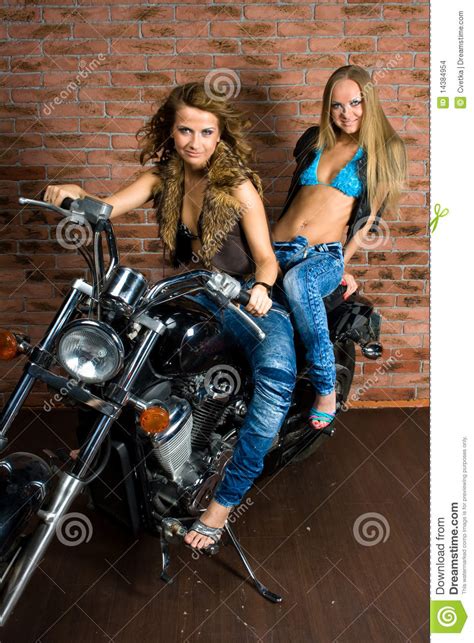 seksowne dziewczyny na motocyklu zdjęcie stock obraz złożonej z