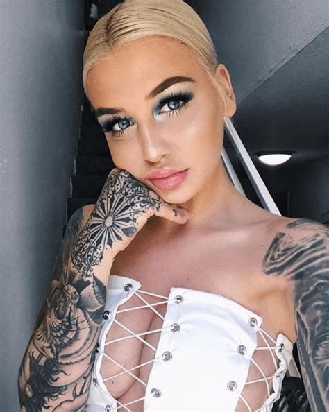 30 Beautiful Tattooed Women We Loved In 2018 Tattoo