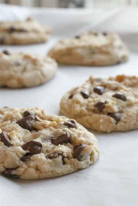 how to make perfectly chewy chocolate chip cookies
