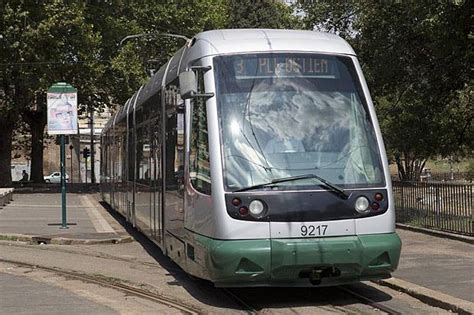 il ritorno del tram  foto del giorno corriere roma