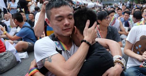 taiwan becomes the first asian country to legalise same sex marriage