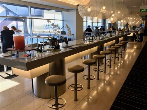 qantas sydney international business lounge review point hacks