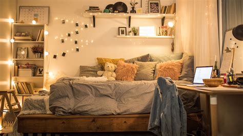 how to make a small bedroom look bigger according to