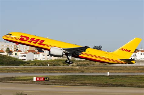 dhl boeing   takeoff  porto airport aircraft wallpaper flying magazine
