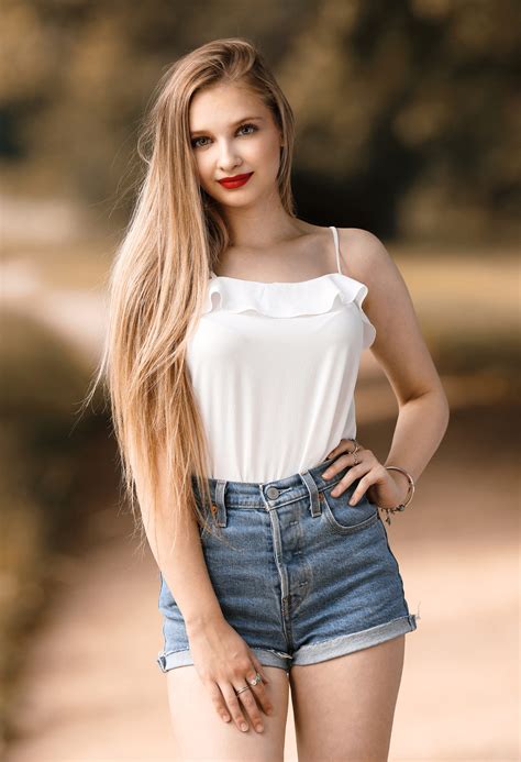 Blonde Long Hair Bare Shoulders Women High Waisted Short Women