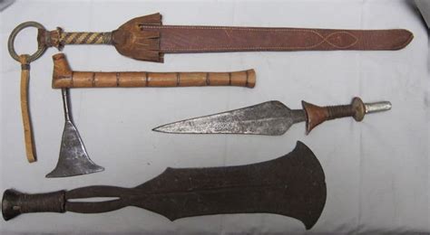 een kavel van vier afrikaanse wapens metaal hout leder catawiki