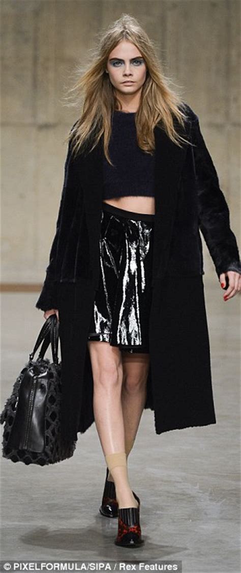 london fashion week grunge is back as topshop unique show continues lfw s 90s obsession daily