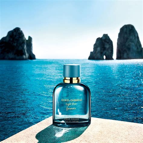 light blue  es la nueva version perfume de dolce gabbana muy cosmopolitas