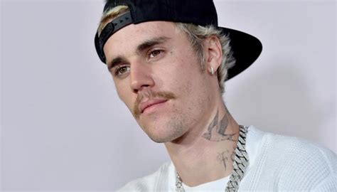 Justin Bieber Tops Billboard S Hot 100 And 200 Charts Simultaneously