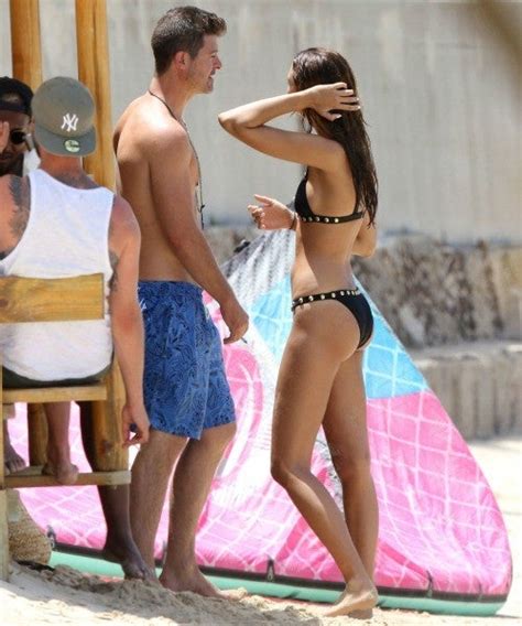 robin thicke and 20 year old girlfriend enjoy beach vacation with his son entertainment tonight