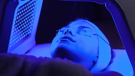 Science Explains How Led Light Therapy Reduces Acne And Wrinkles